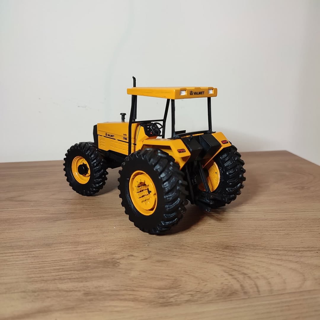 Miniatura Valmet 1780 - Escala 1/32