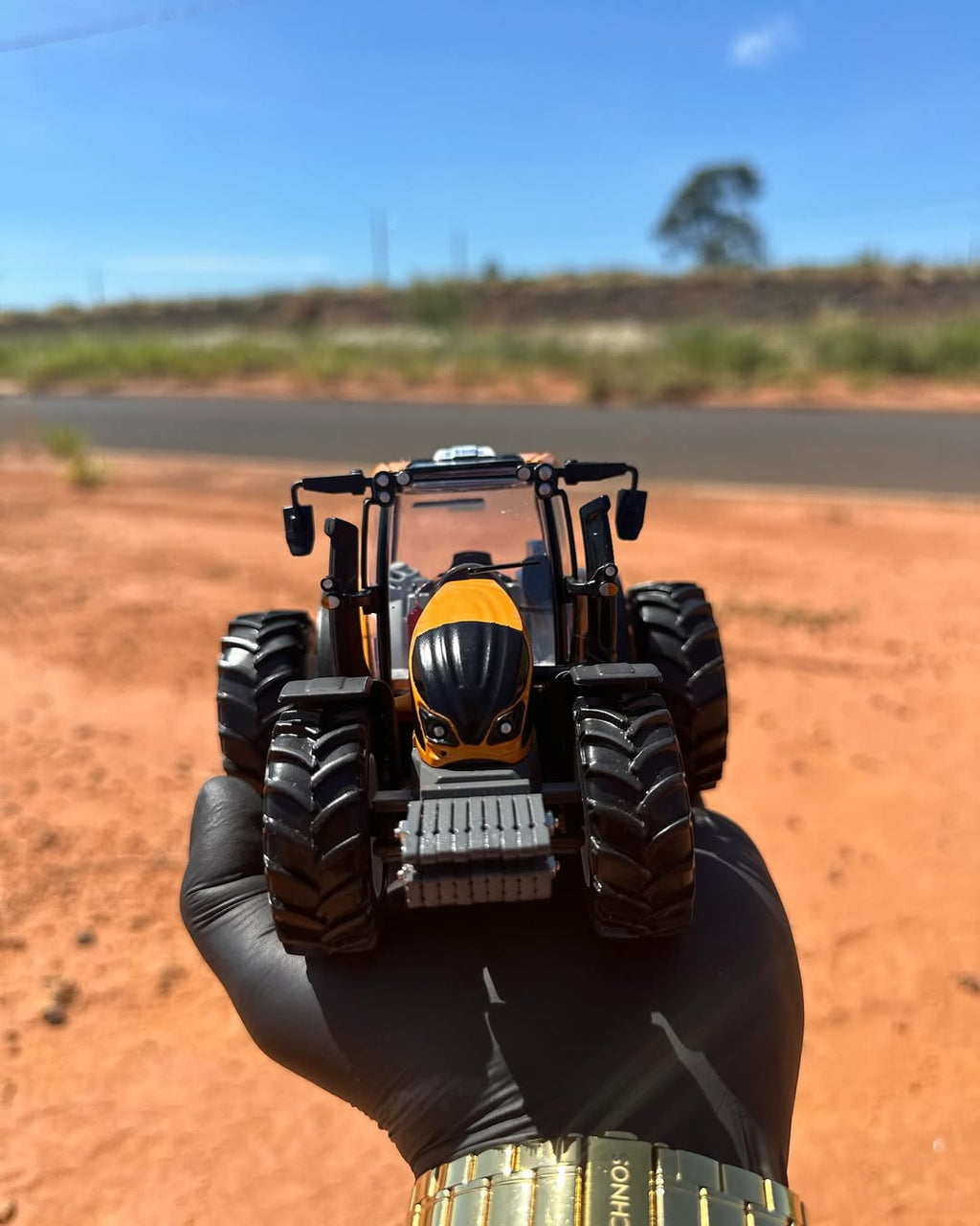 Miniatura Valtra A134 Hitech - 1/32