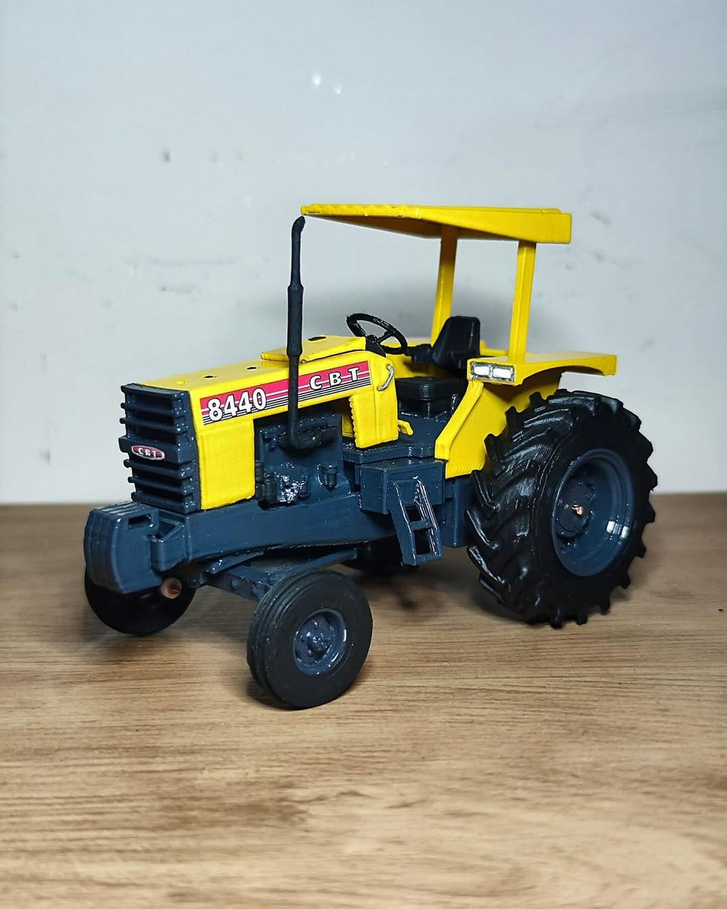 Miniatura CBT 8440 4x2 - 1/32