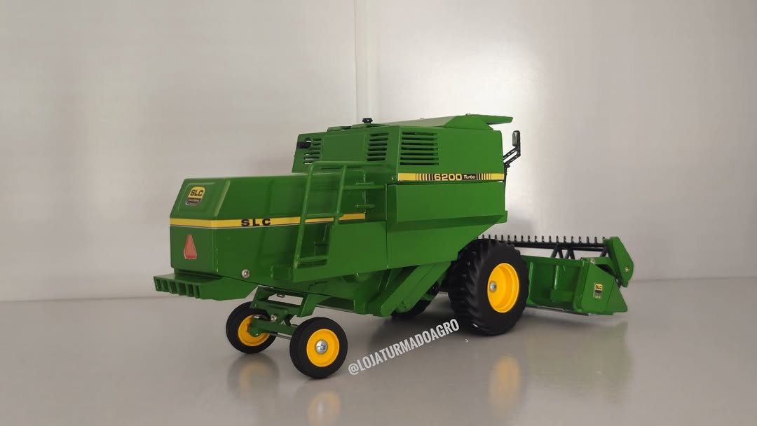 Miniatura Colheitadeira John Deere 6200 - 1/32
