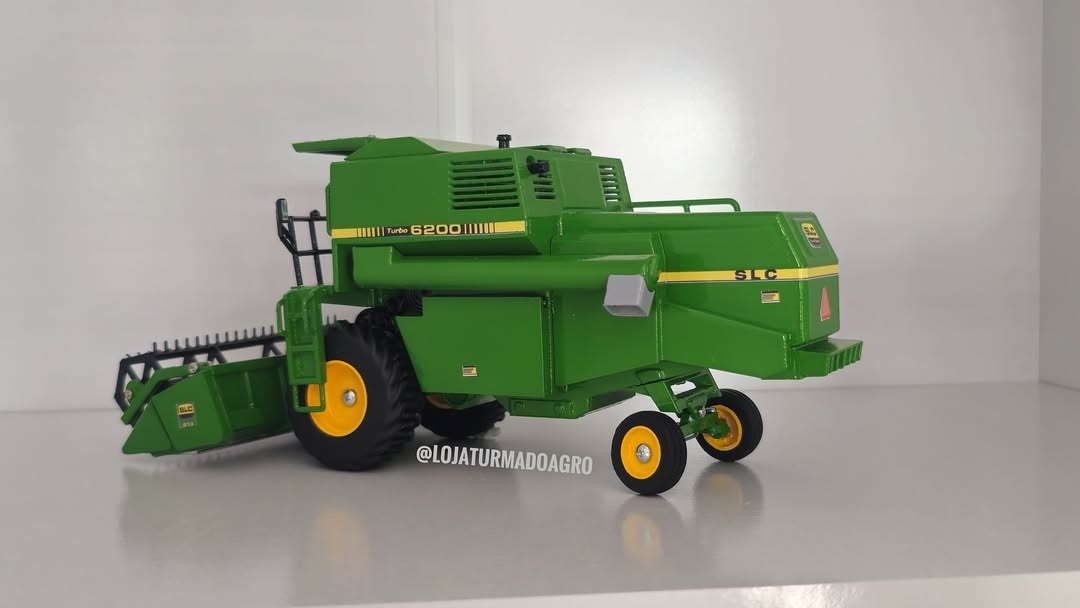 Miniatura Colheitadeira John Deere 6200 - 1/32