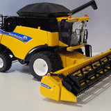 Miniatura New Holland CR 6080 (Acompanha plataforma de Soja e Milho) - 1/32