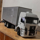 Miniatura Volkswagen Constellation Baú 6x2 – Escala 1/24