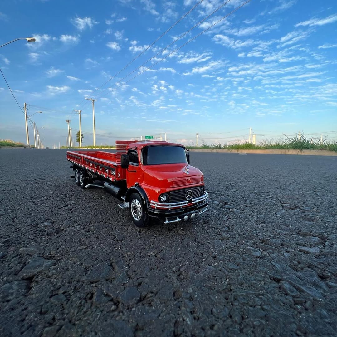 Miniatura Mercedes-Benz L-1113 Truck – Escala 1/24 (Personalizável)