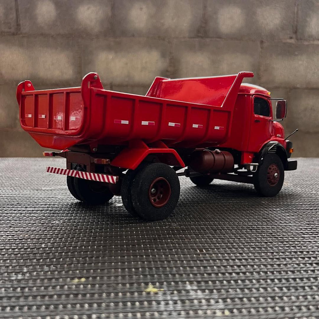 Miniatura Mercedes-Benz 1113 Basculante – Escala 1/24