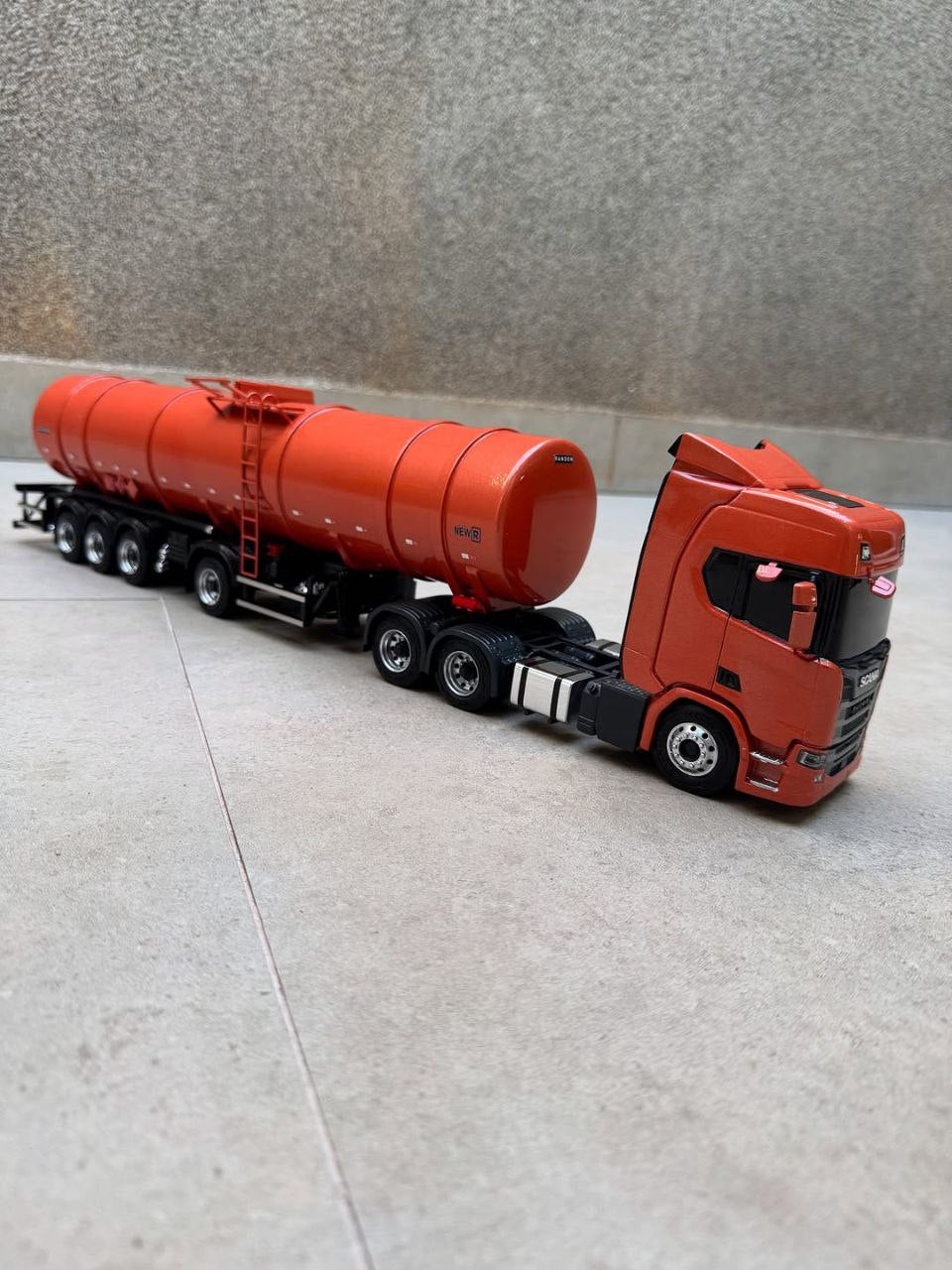Miniatura Scania NTG + Carreta Tanque 4 Eixos – Escala 1/24