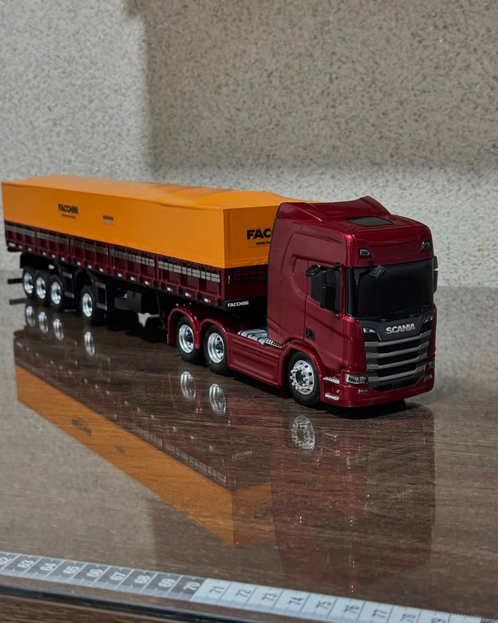 Miniatura Scania NTG + Carreta 4 Eixos Facchini – Escala 1/24 (Personalizável)