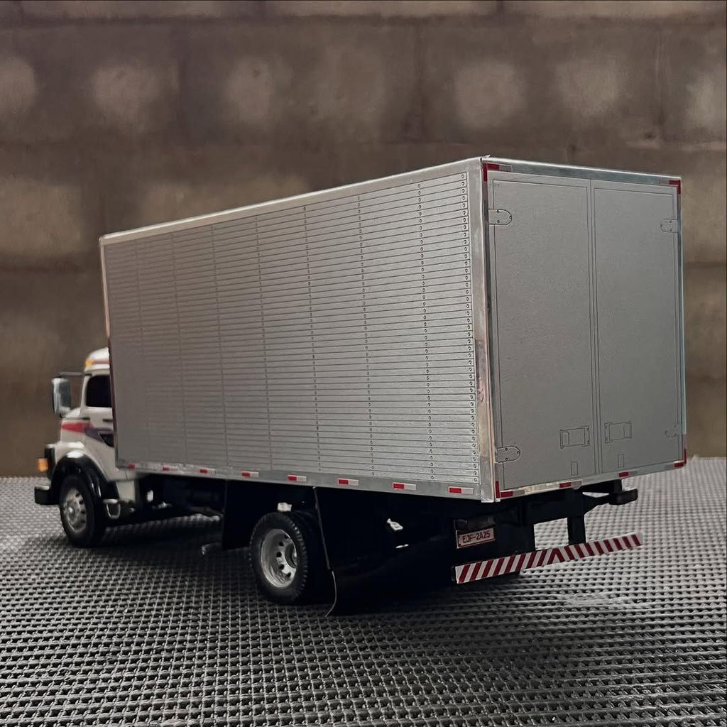 Mercedes-Benz 1313 Toco Baú Branco Controle Remoto - Escala 1/14