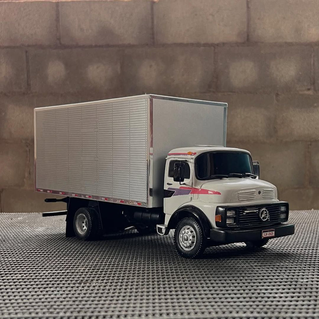 Mercedes-Benz 1313 Toco Baú Branco Controle Remoto - Escala 1/14