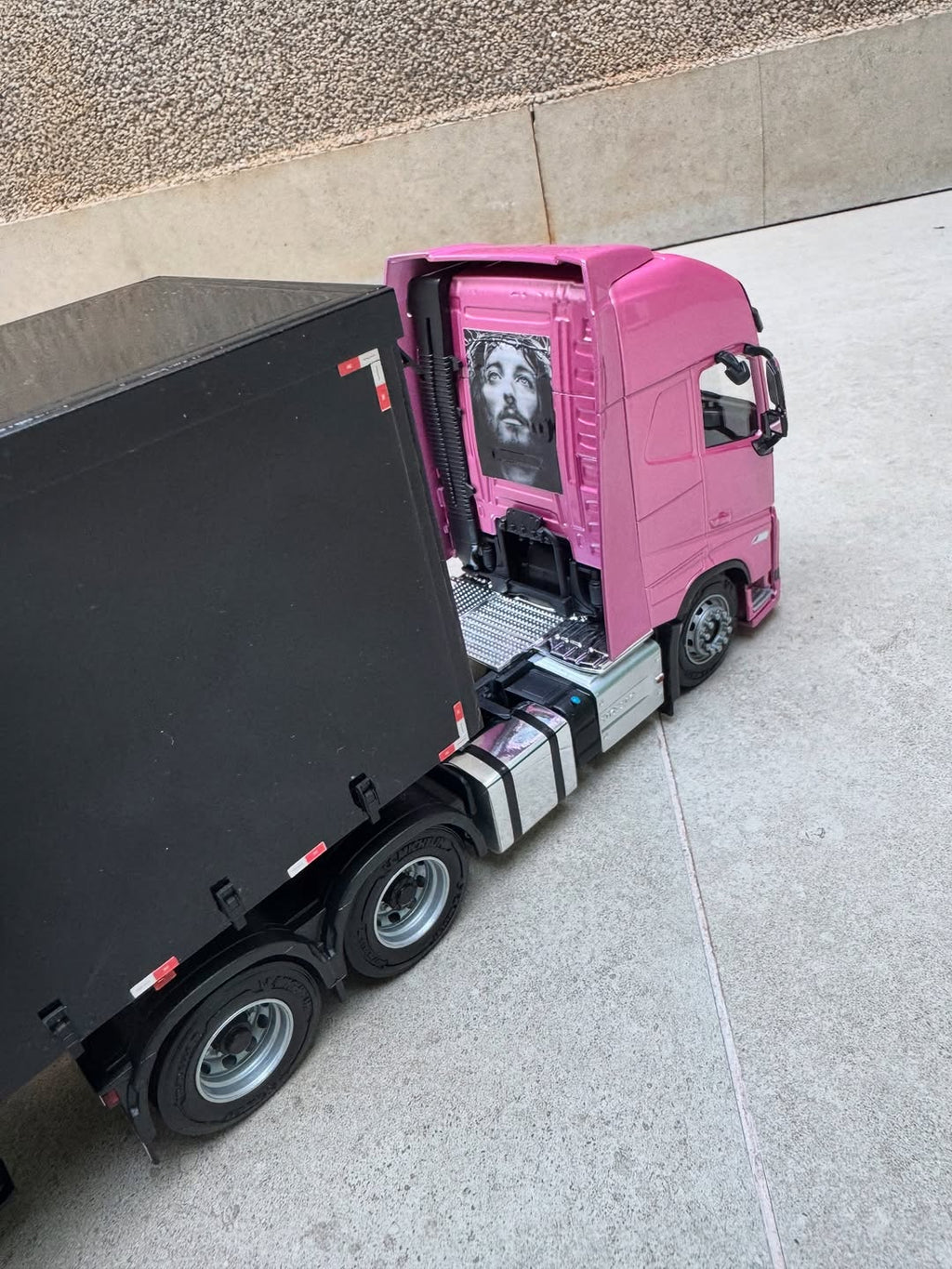 Miniatura Volvo FH com Carreta Sider Vanderleia Randon (Escala 1/24)